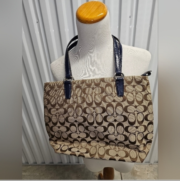 NEW AUTHENTIC COACH TOTE BAG JACQUARD SIGNATURE C W/ BLUE PATENTED LEATHER TRIM - Picture 2 of 16